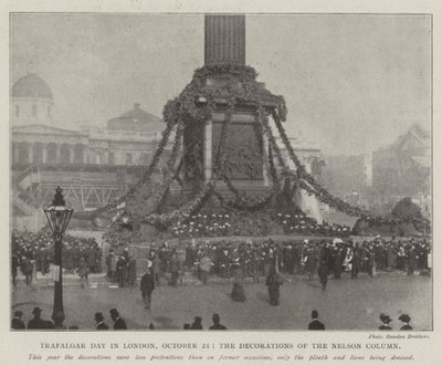 Il giorno di Trafalgar a Londra, 21 ottobre, le decorazioni della Colonna di Nelson da English Photographer