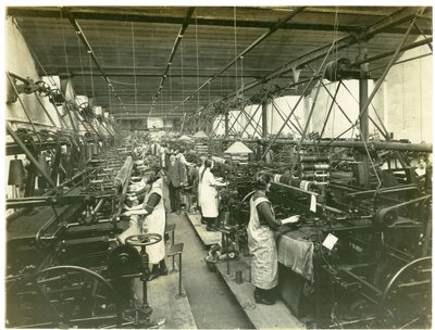 Tessitura turca, fabbrica Hughes n. 2, 1923 da English Photographer