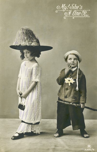 Due bambini in costume da English Photographer