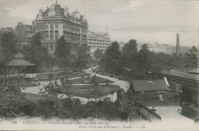 Victoria Embankment Gardens, con Hotel Cecil e Cleopatra