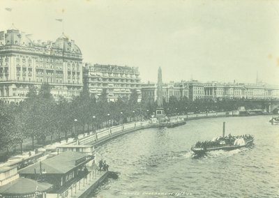 Victoria Embankment: vista nord da Hungerford Bridge, 1895 da English Photographer