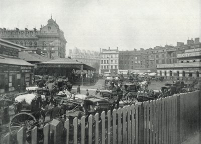 Stazione di Victoria, vista generale del piazzale della stazione (foto in b/n) da English Photographer