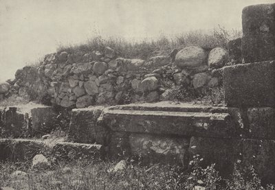 Muro della sinagoga a Cafarnao, scena del miracolo della guarigione della mano da English Photographer