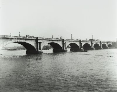 Waterloo Bridge: vista dalla riva nord, 1895 da English Photographer