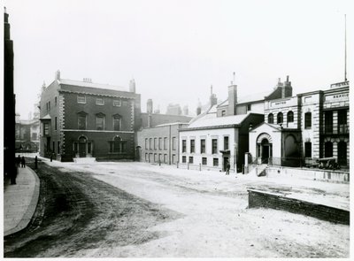 Whitehall Court o Yard, Vanbrugh House, demolito 1898 da English Photographer