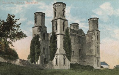 Wothorpe Towers, rovine di un lodge giacobino, Cambridgeshire da English Photographer