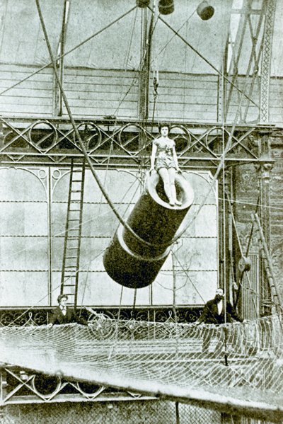 Zazel, che nel 1877 veniva pagata £100 a settimana per essere sparata da un cannone da English Photographer