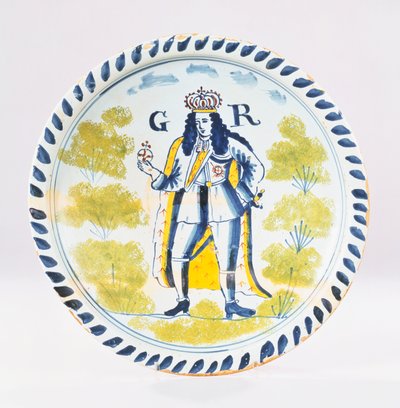 Un piatto ritratto reale policro di Delft di Bristol dipinto con un ritratto a figura intera di Giorgio I in abiti formali, c.1720 da English School