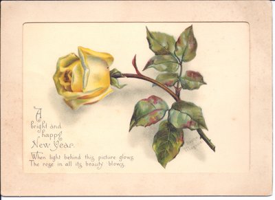 Una cartolina di Capodanno vittoriana con una rosa gialla. Quando la cartolina è tenuta davanti a una fonte di luce, il bocciolo di rosa si trasforma in un fiore completo, circa 1898 da English School