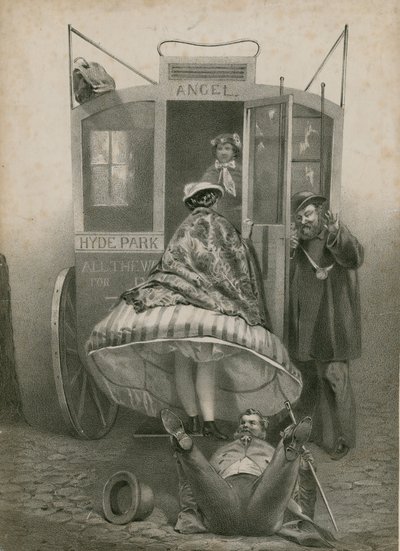 Un uomo scivola sulla strada acciottolata e vede sotto il vestito di una donna che sale su una carrozza da English School