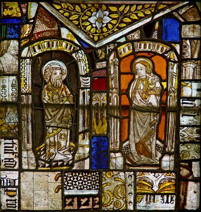 Un pannello nella finestra est che raffigura San Pietro e San Giovanni; sopra di loro c