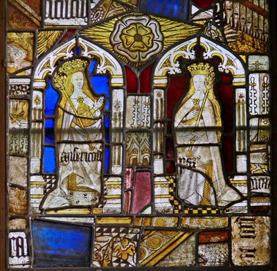 Un pannello nella finestra est che raffigura le Virtù Cardinali: Misericordia (Misericordia) e Pace (Pax) e una rosa bianca da English School