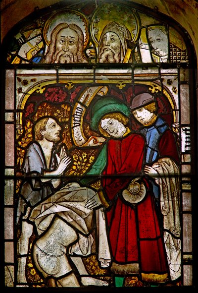 Un pannello nella finestra est che raffigura le Opere di Misericordia: vestire i nudi; anche alcune teste finemente riposizionate da English School
