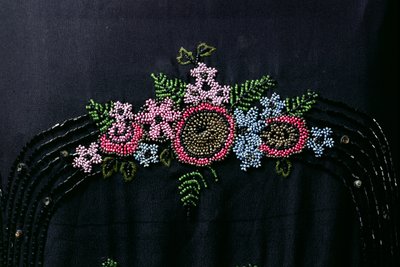 Dettaglio di perline da un vestito da donna, c.1925-27 (dettaglio) da English School