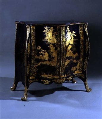 Comò bombato, metà del XVIII secolo (lacca nera) da English School
