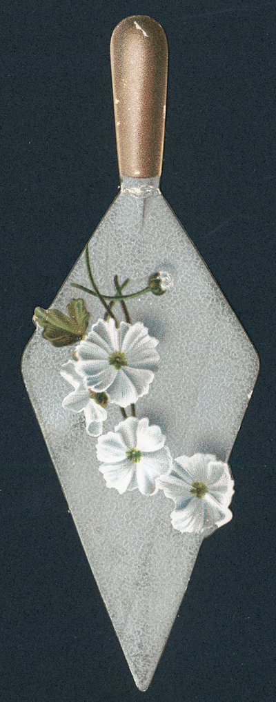 Cazzuola da muratore e fiori da English School