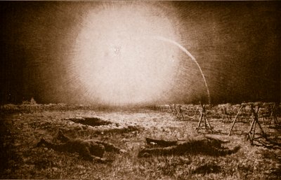 Catturati nel bagliore di un proiettile luminoso tedesco: una pattuglia britannica in pericolo tra le trincee, 1914-19 da English School