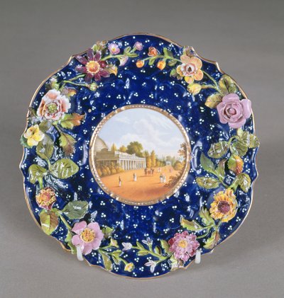 Piatto di Chamberlains Worcester con fiore incrostato e vista della sala delle pompe di Montpellier, Cheltenham, 1820 da English School