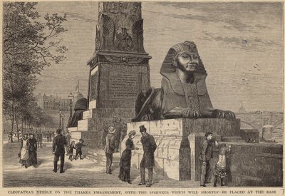 Ago di Cleopatra sul Thames Embankment con le Sfingi che saranno presto collocate alla base da English School