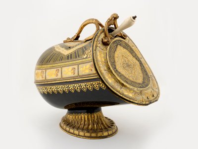 Secchio per carbone di Henry Loveridge & Co., c.1880-1927 (metallo) da English School