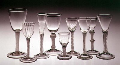 Collezione di bicchieri con steli a torsione opaca, 1760-75 da English School