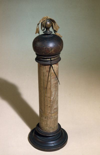 Meridiana a colonna dipinta con una figura di San Cristoforo da English School