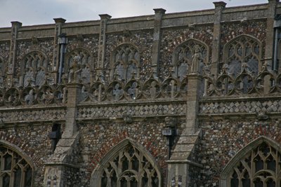 Dettaglio sul lato sud della chiesa da English School