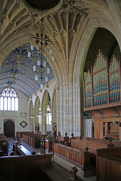 Vista interna della chiesa di Axbridge da English School