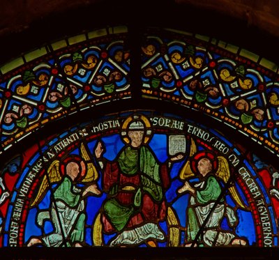 Dettaglio della vetrata est della Cappella della Trinità raffigurante Cristo in Gloria da English School
