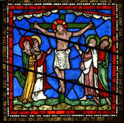 Dettaglio della vetrata est della Cappella della Trinità raffigurante la Crocifissione da English School