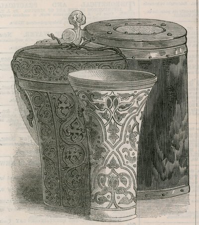 Recipienti da bere: La fortuna di Eden Hall, con custodia in pelle per lo stesso, e un boccale di legno da English School