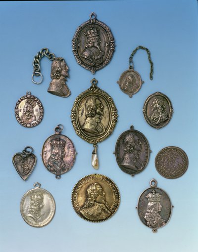 Distintivi della Guerra Civile Inglese per i sostenitori di Carlo I (1625-49) (metallo) da English School