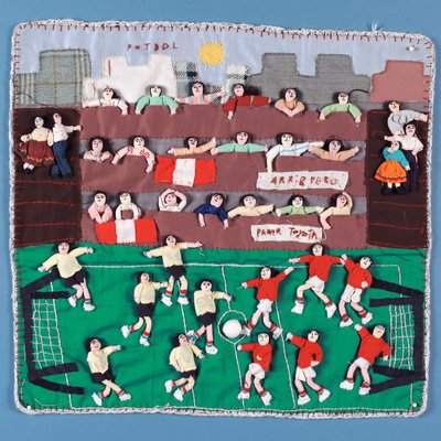 Collage di tessuto di una partita di calcio in Perù da English School