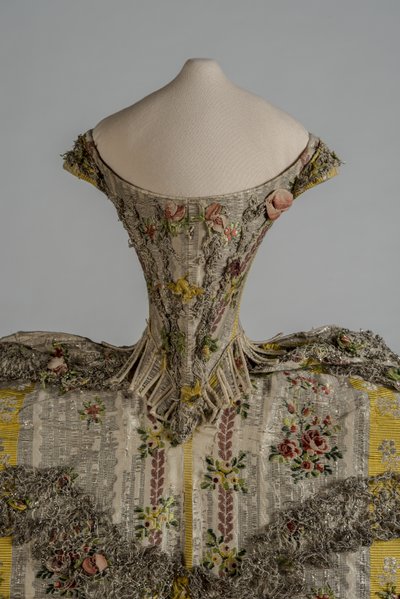 Mantello della bambola di moda (corpetto) da English School