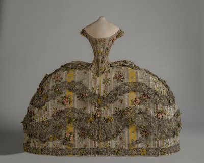 Mantello della bambola di moda da English School