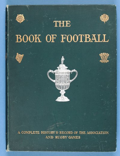 Copertina di The Book of Football. A Complete History and Record of the Association and Rugby Games 1905 da English School