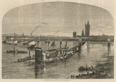 Vista generale del ponte ferroviario di Charing Cross da English School