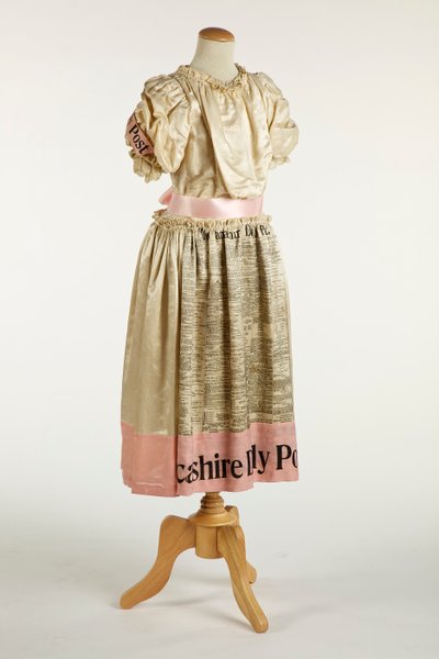 Vestito da bambina, 1897 da English School