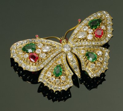 Spilla a farfalla con gemme multicolori tardo vittoriana, c.1880 da English School