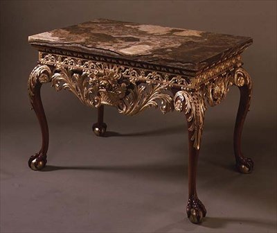 Tavolo con piano in marmo con piedi a zampa di leone, c.1720 da English School