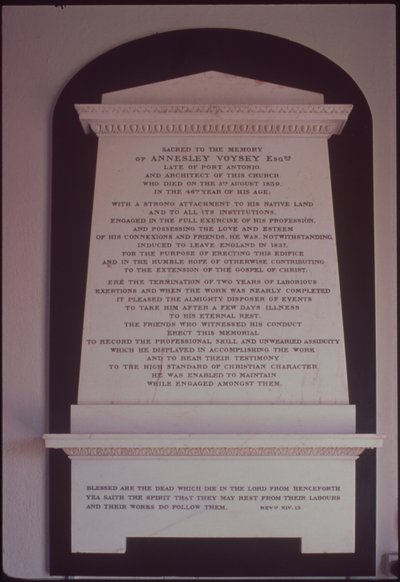 Memoriale a Annesley Voysey da English School