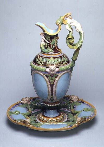Brocca e bacile di maiolica Minton da English School