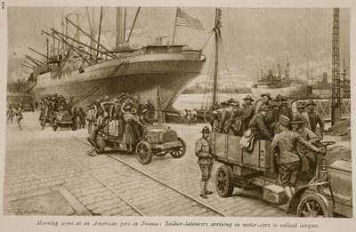 Scena mattutina in un porto americano in Francia: lavoratori soldati che arrivano in auto per scaricare i carichi, 1914-19 da English School
