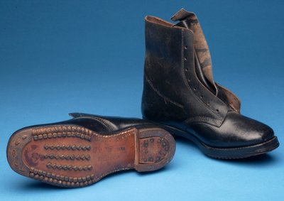 Paio di stivali da minatore Holdfast, primi anni 1900 da English School