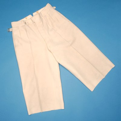 Paio di pantaloncini da calcio bianchi, anni 1930 da English School