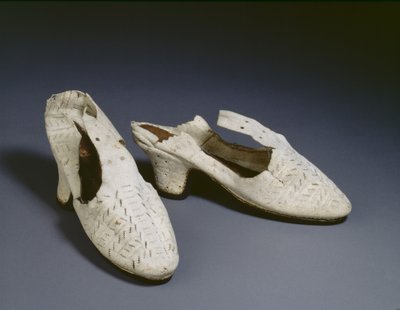 Paio di scarpe bianche, c.1590 da English School