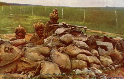 Cartolina - Un cannone Hotchkiss indiano in azione da English School