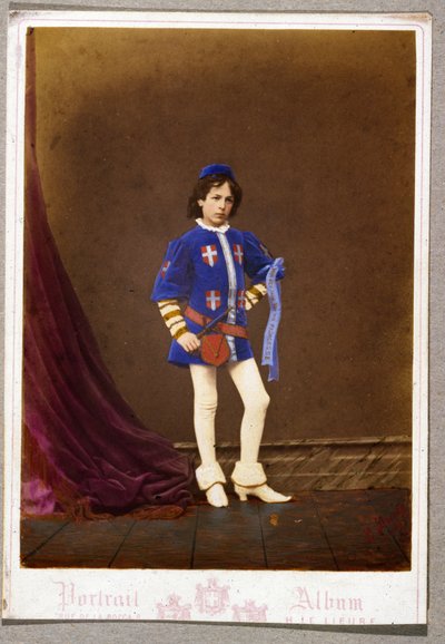 Cartolina con ragazzo in costume medievale da English School