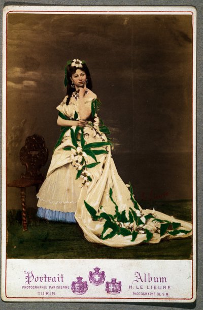 Cartolina con donna in costume da English School