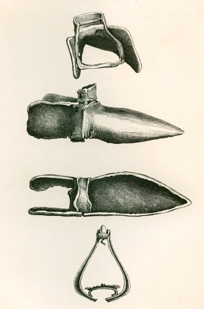 Staffe e sollerets, da The British Army: Its Origins, Progress and Equipment, pubblicato nel 1868 da English School